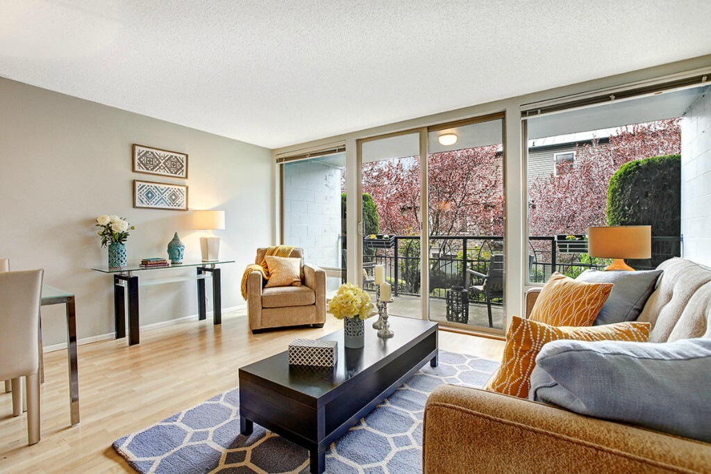 Property Photo: 507 W Mercer St 102 WA 98119