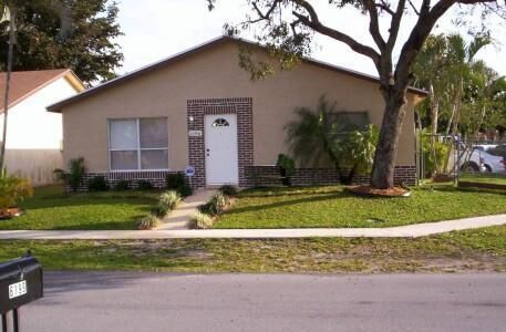 Property Photo: 6198 Arcade Court FL 33463
