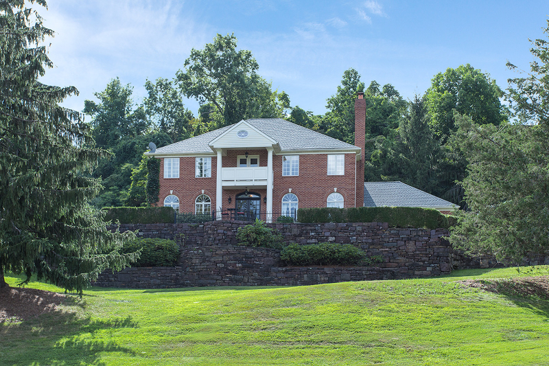 Property Photo: 4 Old Farm Ln NJ 08833