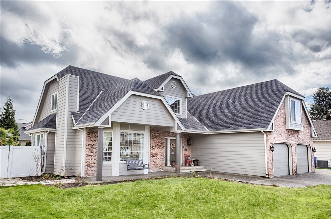 Property Photo: 1618 12th Ave NW WA 98371