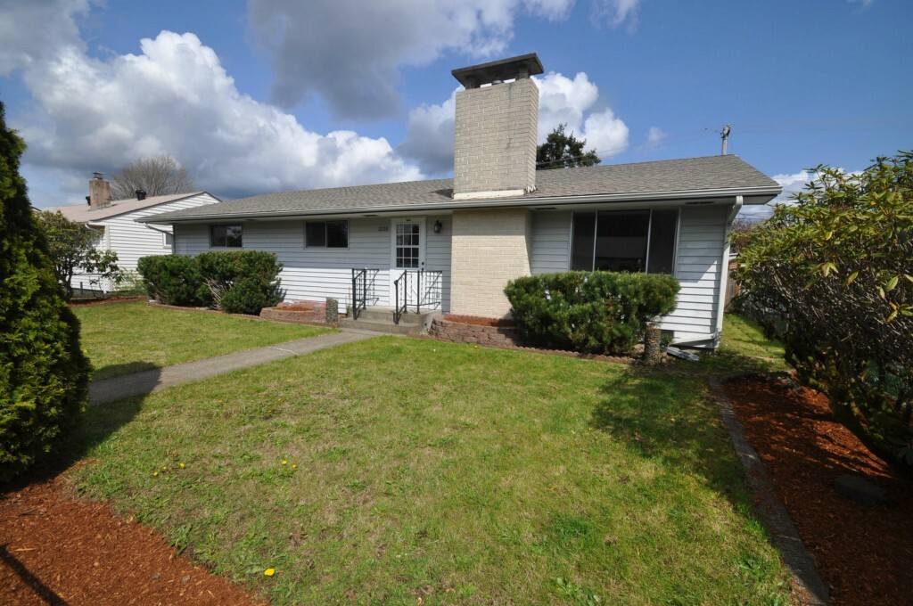 Property Photo:  2220 Madison St  WA 98584 