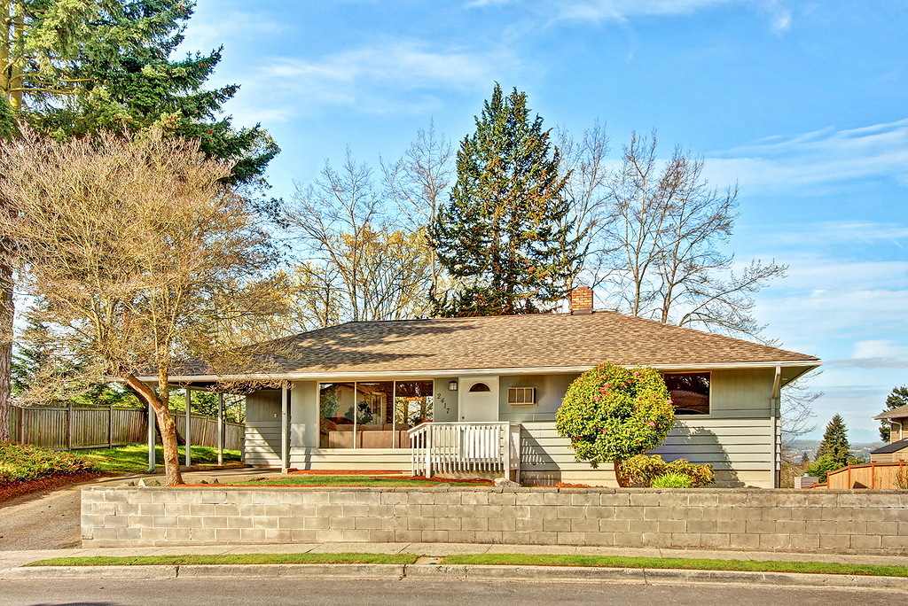 Property Photo:  2417 Monterey Ave NE  WA 98056 