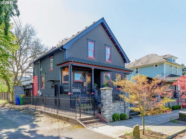 Property Photo:  626 N Skidmore St  OR 97217 