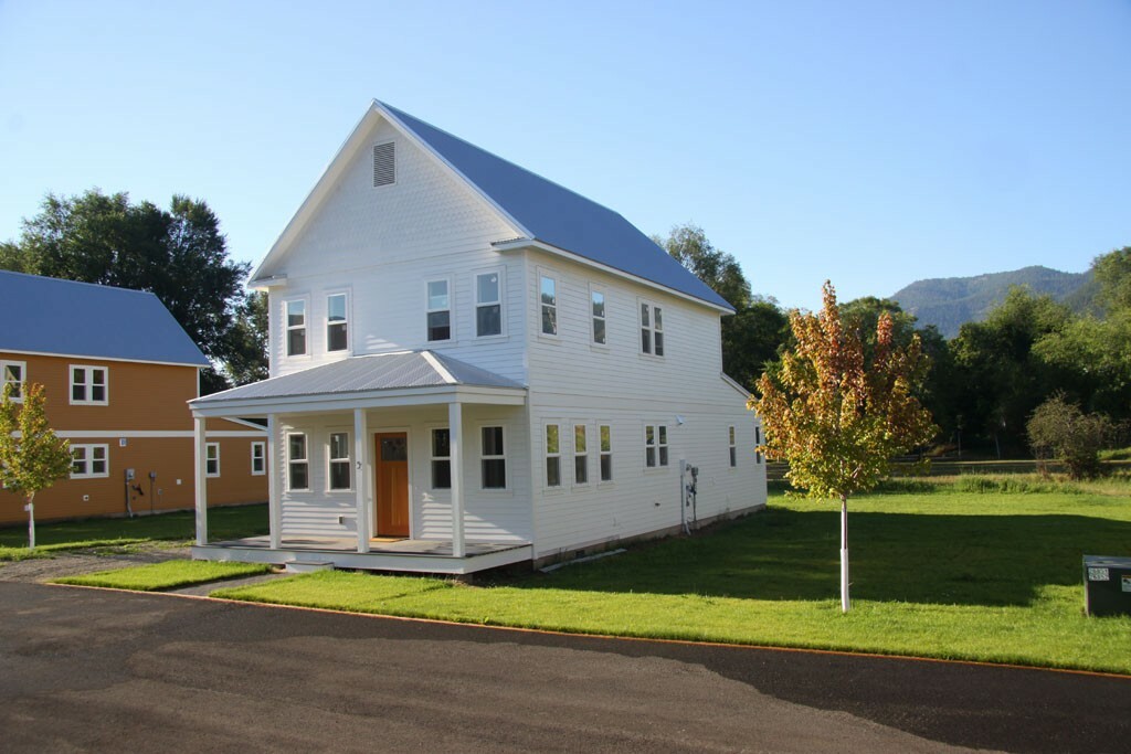 Property Photo: 5 Greys Lane WA 98856