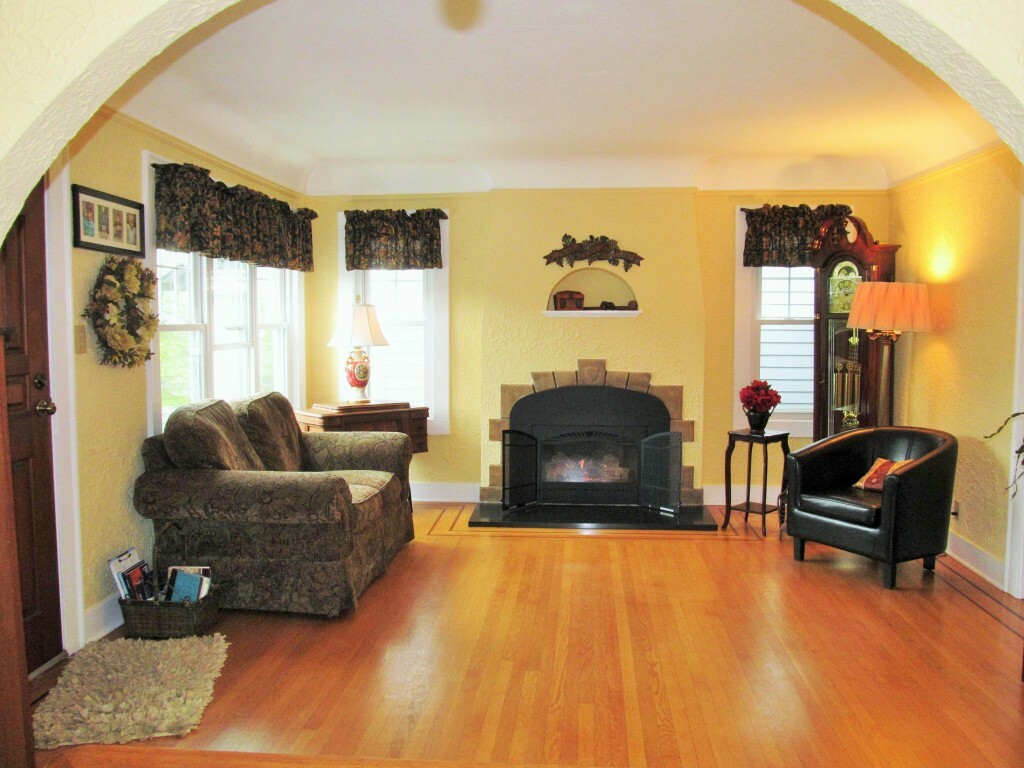 Property Photo:  3706 Walnut Ave SW  WA 98116 