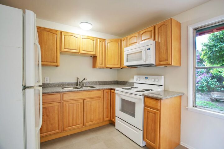 Property Photo: 4413 S Rose St WA 98118