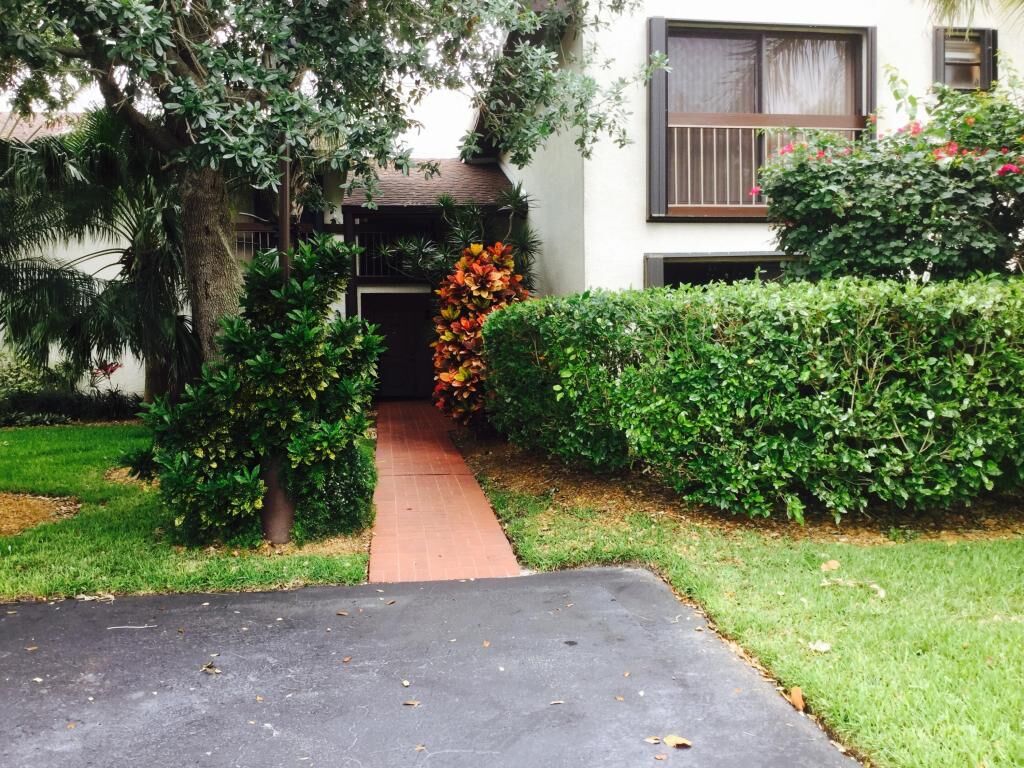 Property Photo:  3225 S Lakeview Circle 22106  FL 34949 