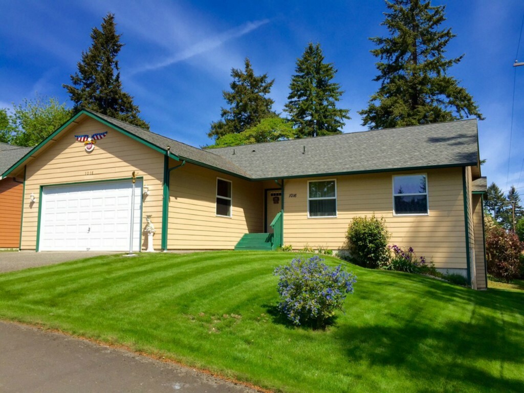 Property Photo:  1016 Tacoma Ave  WA 98366 