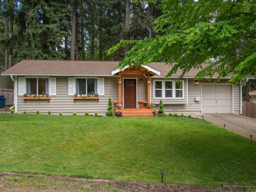 Property Photo:  1020 212th Avenue NE  WA 98074 