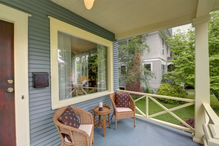 Property Photo: 421 16th Ave E WA 98112