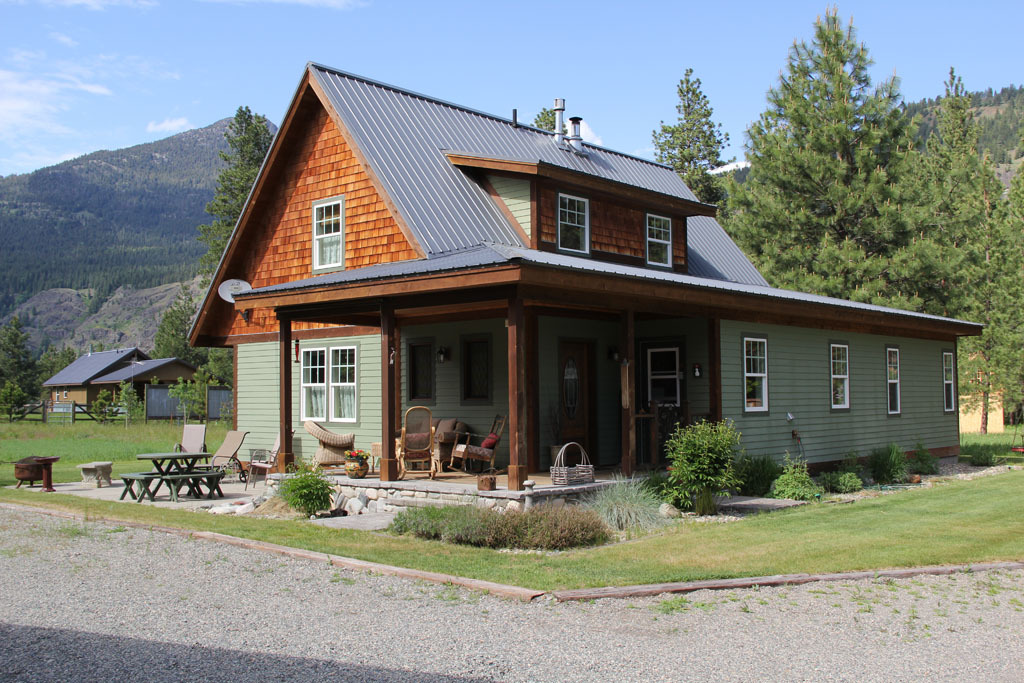 Property Photo: 17998 Highway 20 WA 98862