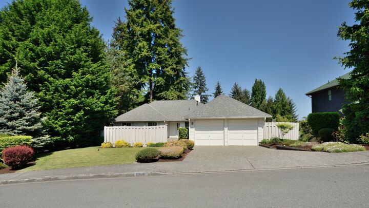 Property Photo: 6806 NE 160th St WA 98028