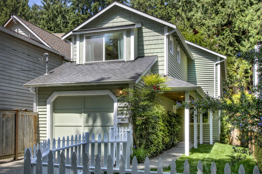 Property Photo:  3514 E Spruce St  WA 98122 