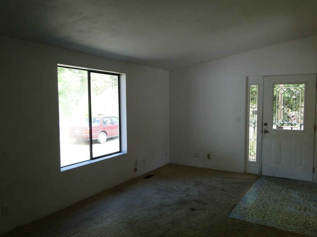 Property Photo: 37479 E Lake Walker Dr SE WA 98022