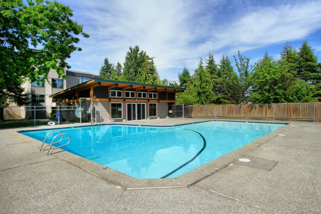 Property Photo:  7001 Sandpoint Wy NE C106  WA 98115 