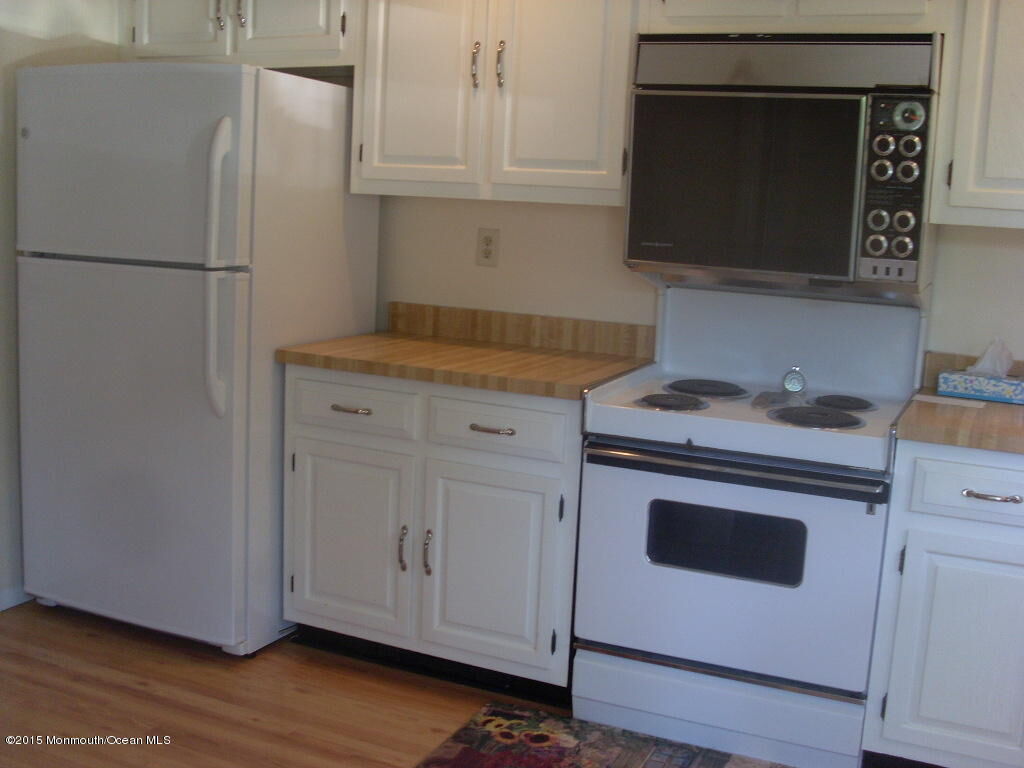 Property Photo:  557 Malvern Court  NJ 08759 