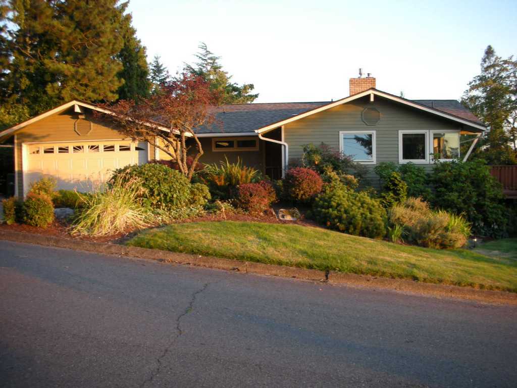 Property Photo:  10521 NE 48th Place  WA 98033 