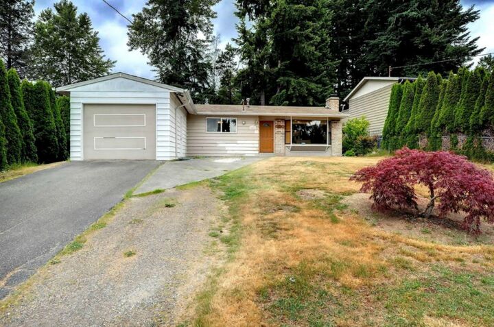 Property Photo:  1411 211th Place SW  WA 98036 