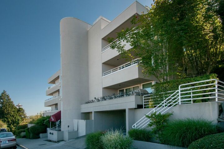 Property Photo: 1231 5th Ave N 303 WA 98109