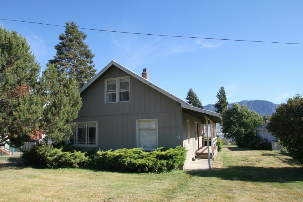 Property Photo:  510 E 3rd St  WA 98922 