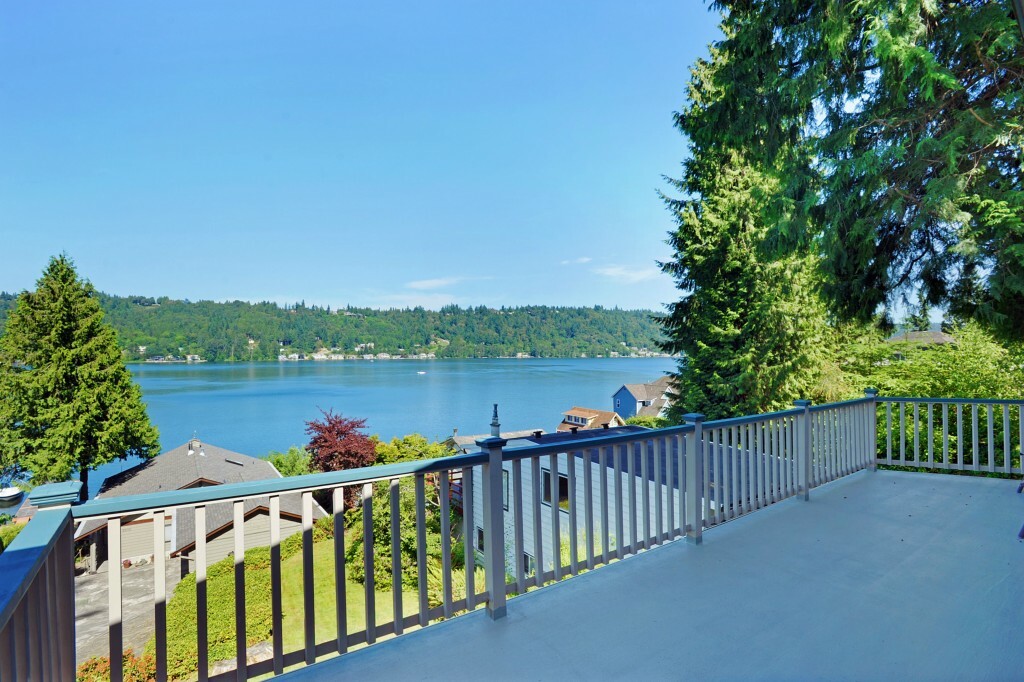 Property Photo:  2590 W Lake Sammamish Pkwy NE  WA 98052 