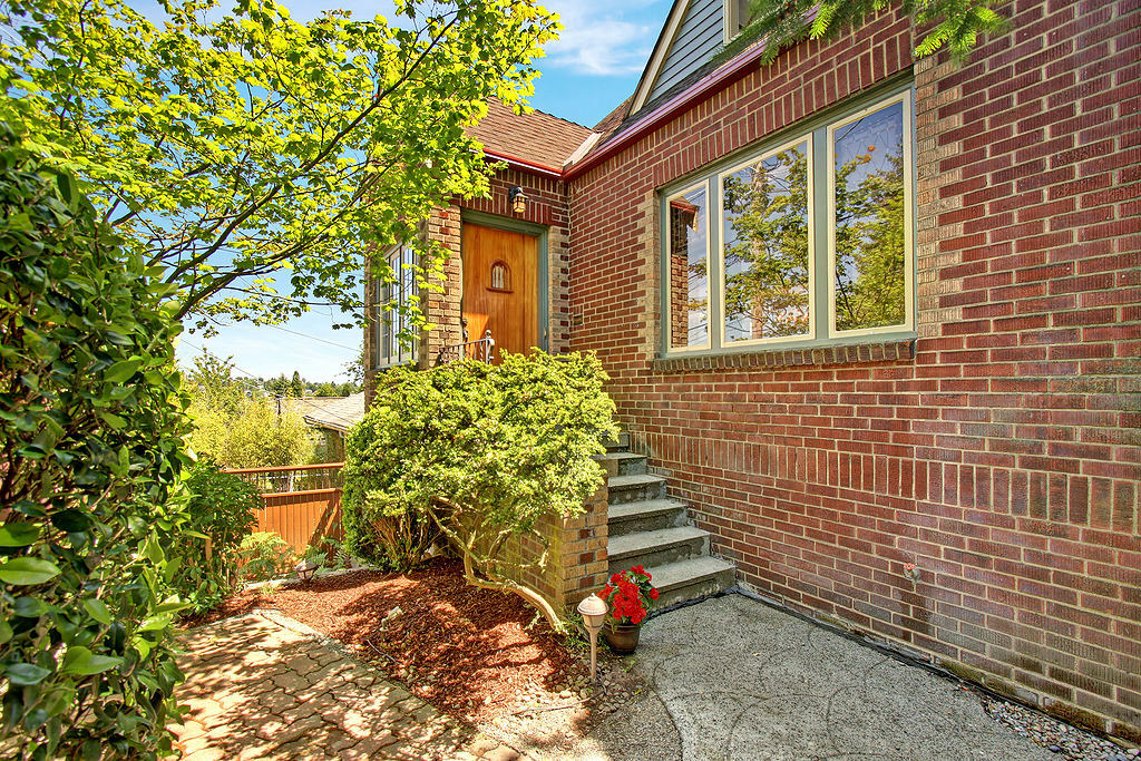 Property Photo: 925 N 80th St WA 98103