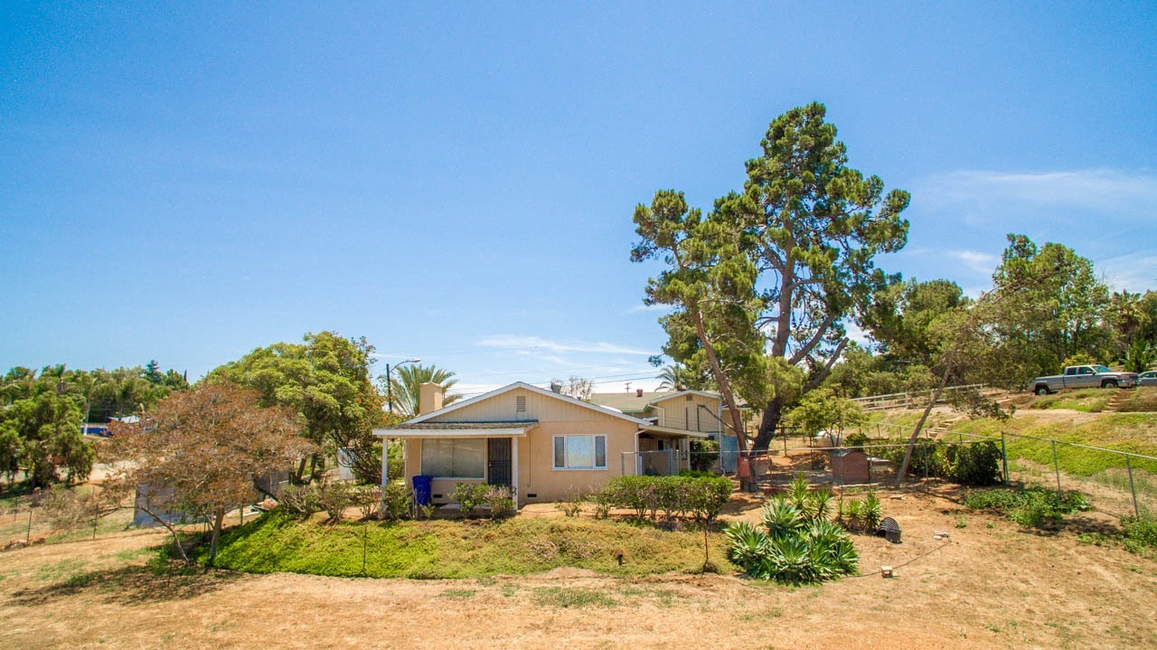 Property Photo: 2414 Glenview Ln CA 92084