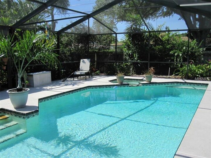 Property Photo:  190 45th Avenue NE  FL 33703 