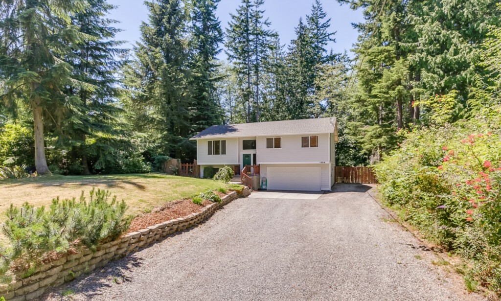 Property Photo:  1664 Spruce Ridge Dr  WA 98282 