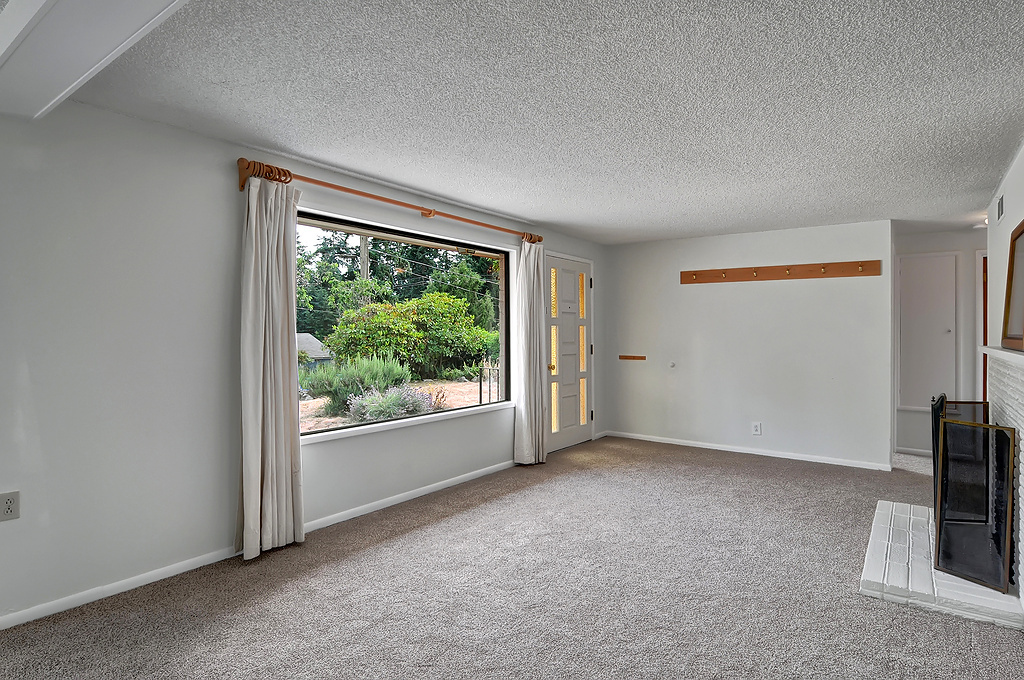 Property Photo:  110 N 182nd St  WA 98133 