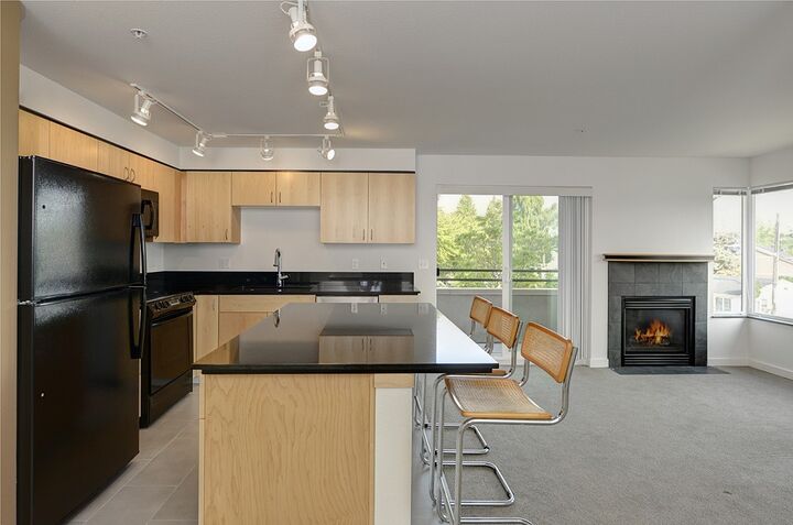 Property Photo:  225 NE 65th St 403  WA 98115 