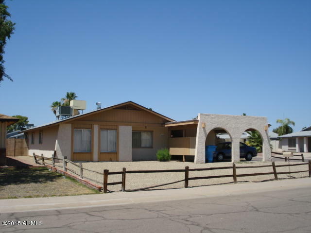 Property Photo: 3828 W Country Gables Drive AZ 85053