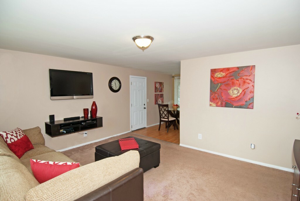 Property Photo:  770 Redmond Ave NE  WA 98056 