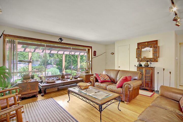 Property Photo: 4515 W Emerson St WA 98199