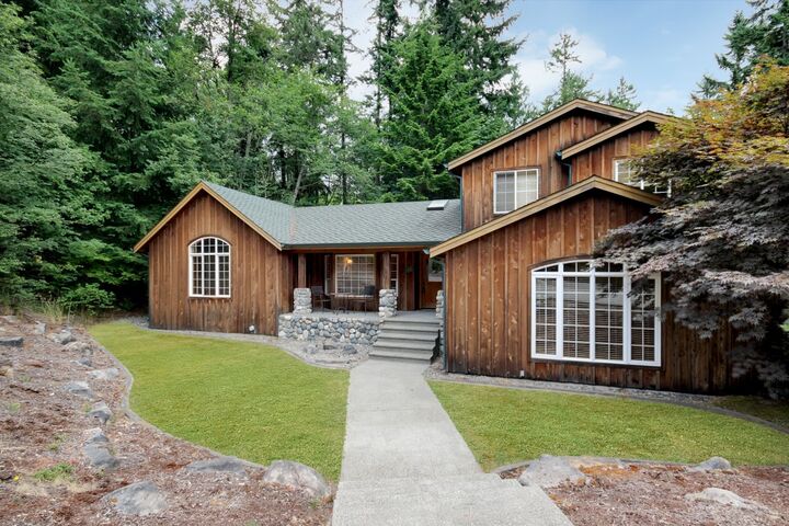 Property Photo:  11115 195th Ave E  WA 98391 