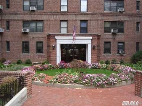 Property Photo: 67-71 Yellowstone Blvd 6G NY 11375