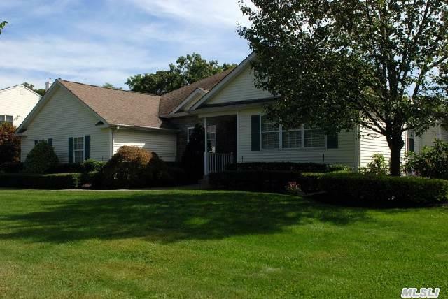 Property Photo:  4 Daremy Ct  NY 11755 