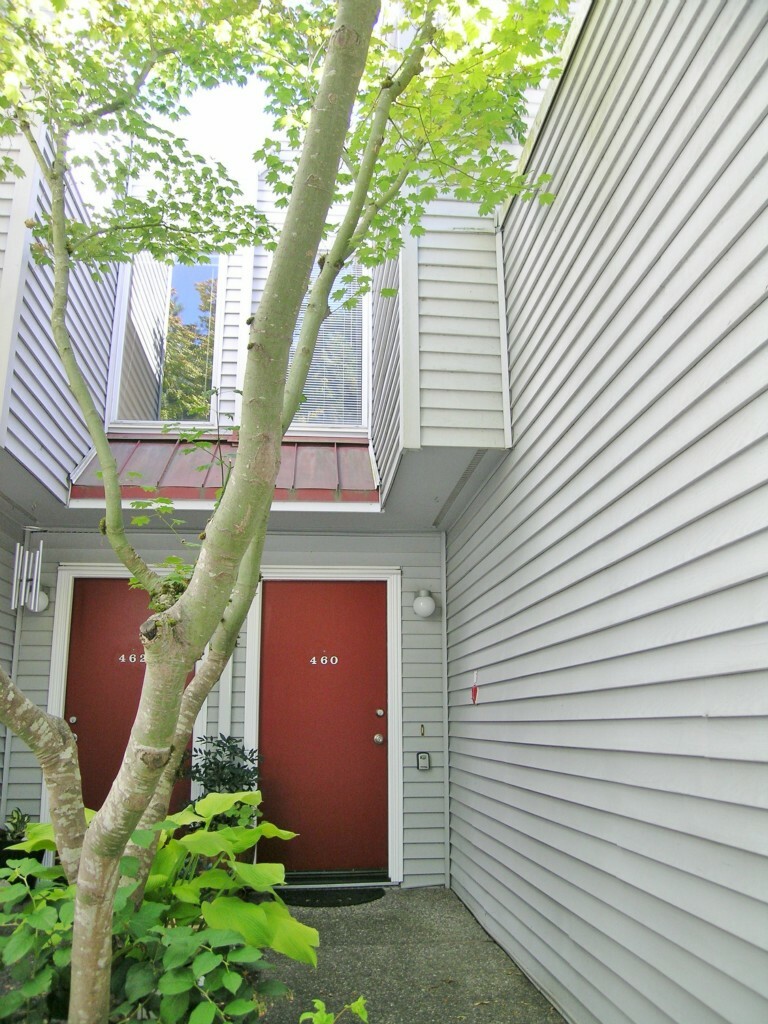 Property Photo:  460 4th Ave 460  WA 98033 