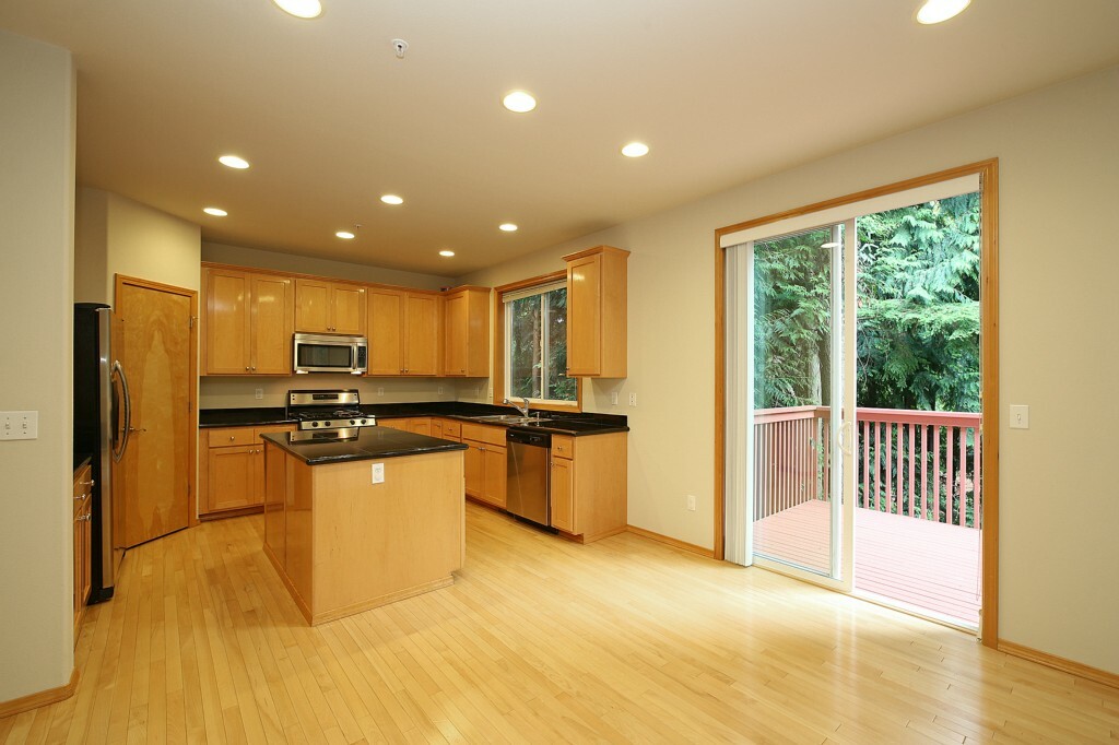 Property Photo:  1015 NE 153rd Ct  WA 98155 