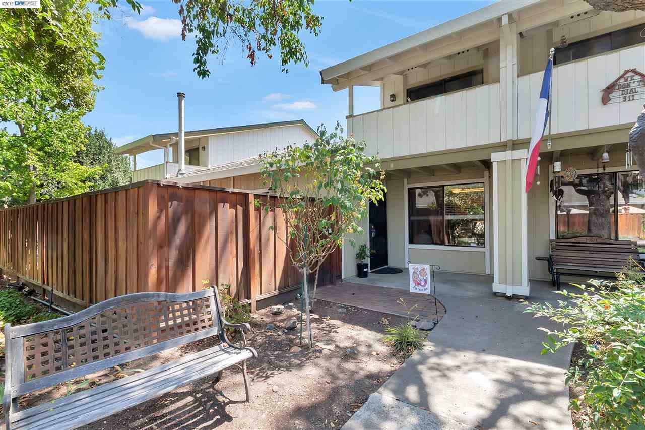 Property Photo:  594 Morgan Common  CA 94551 