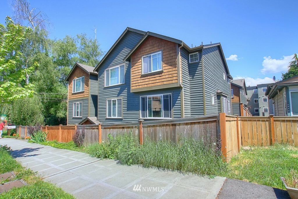 Property Photo:  10546 Midvale Avenue N A  WA 98133 