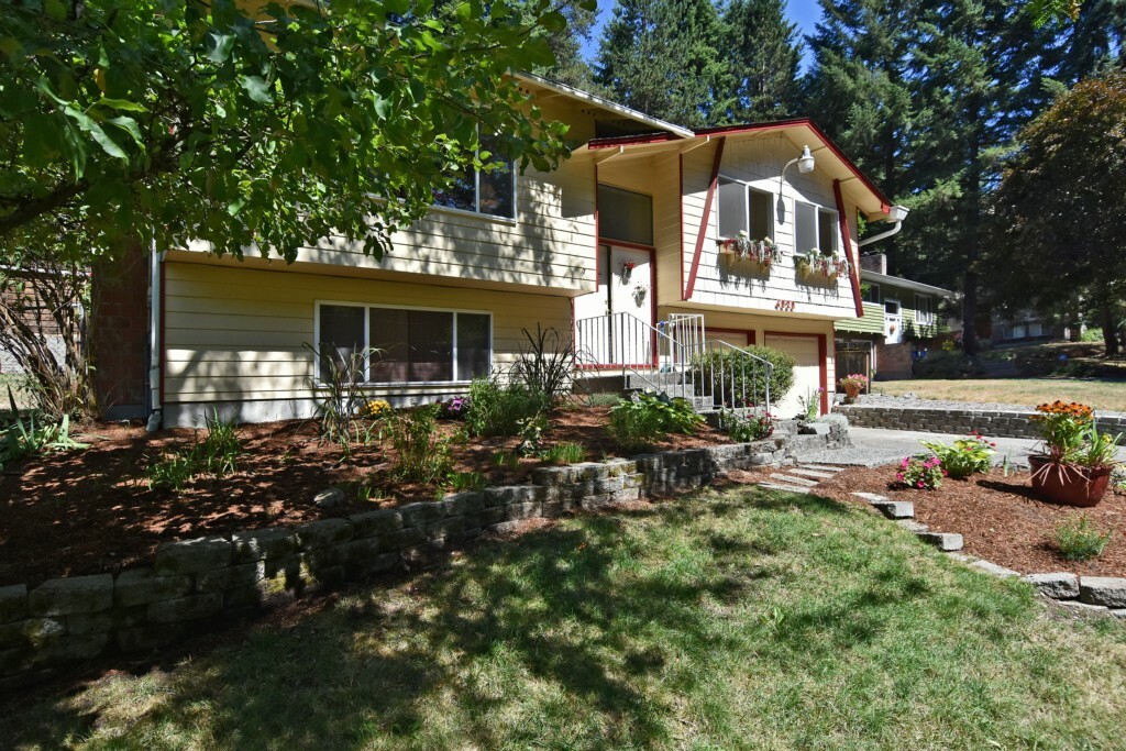 Property Photo:  4020 NE 197th St  WA 98155 