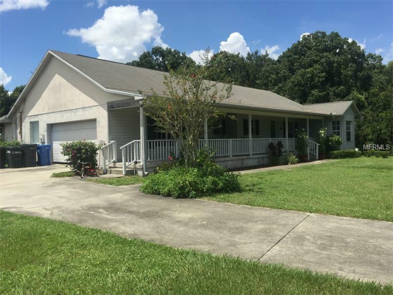 Property Photo:  906 Cowart Road  FL 33567 