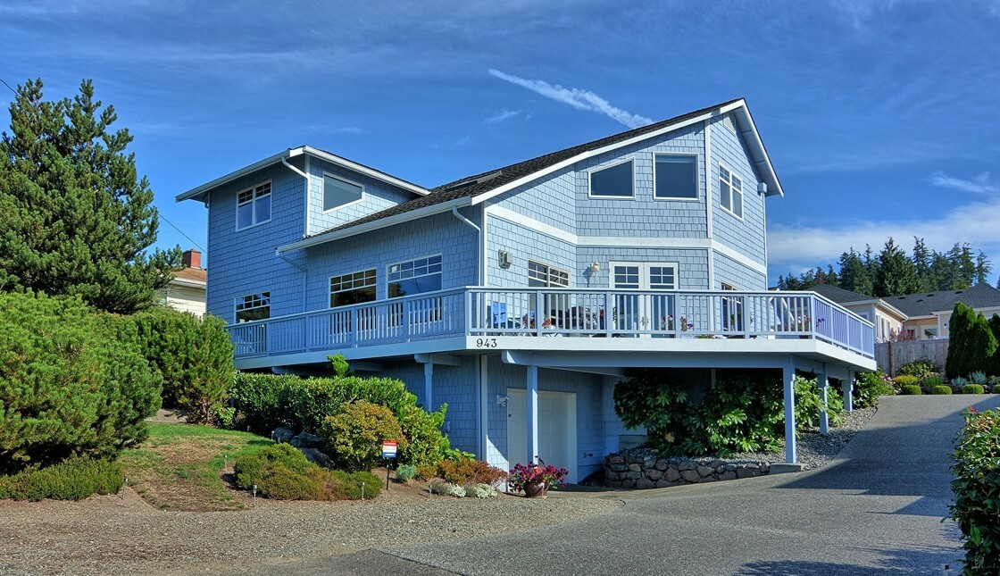 Property Photo:  943 2nd St  WA 98275 