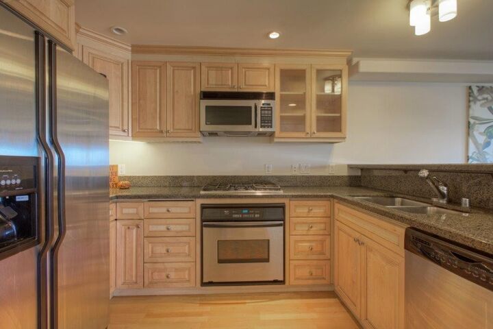 Property Photo: 311 E Republican Street 402 WA 98102