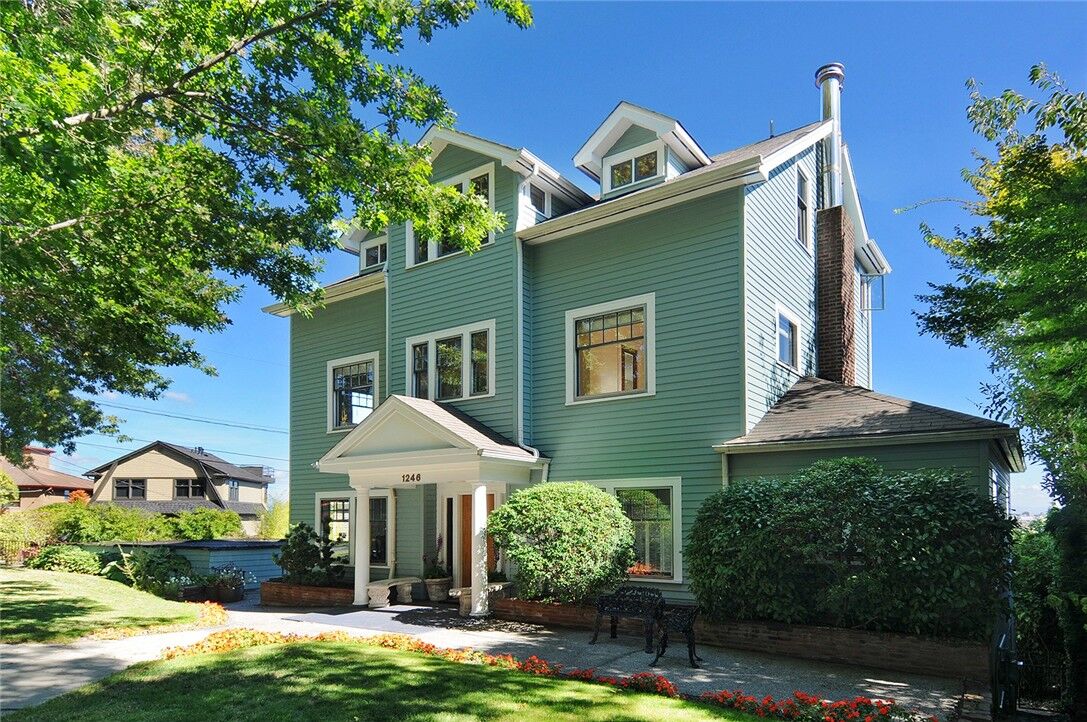 Property Photo:  1246 Bigelow Ave N  WA 98109 