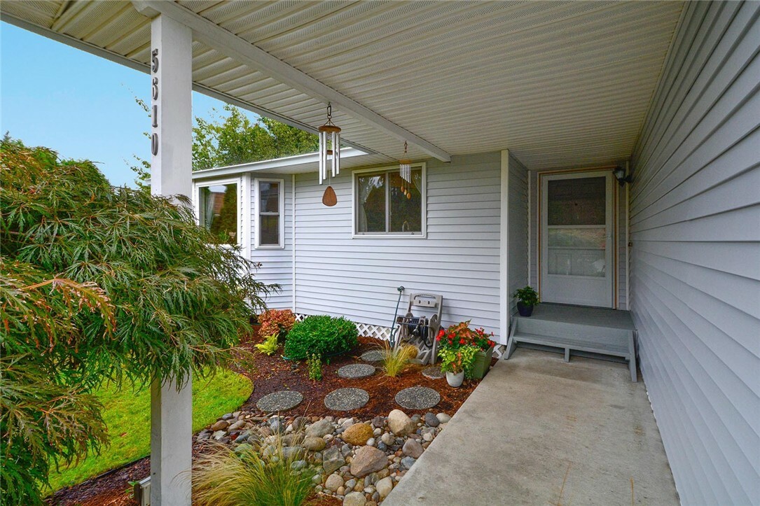 Property Photo:  5610 126th St SE  WA 98296 