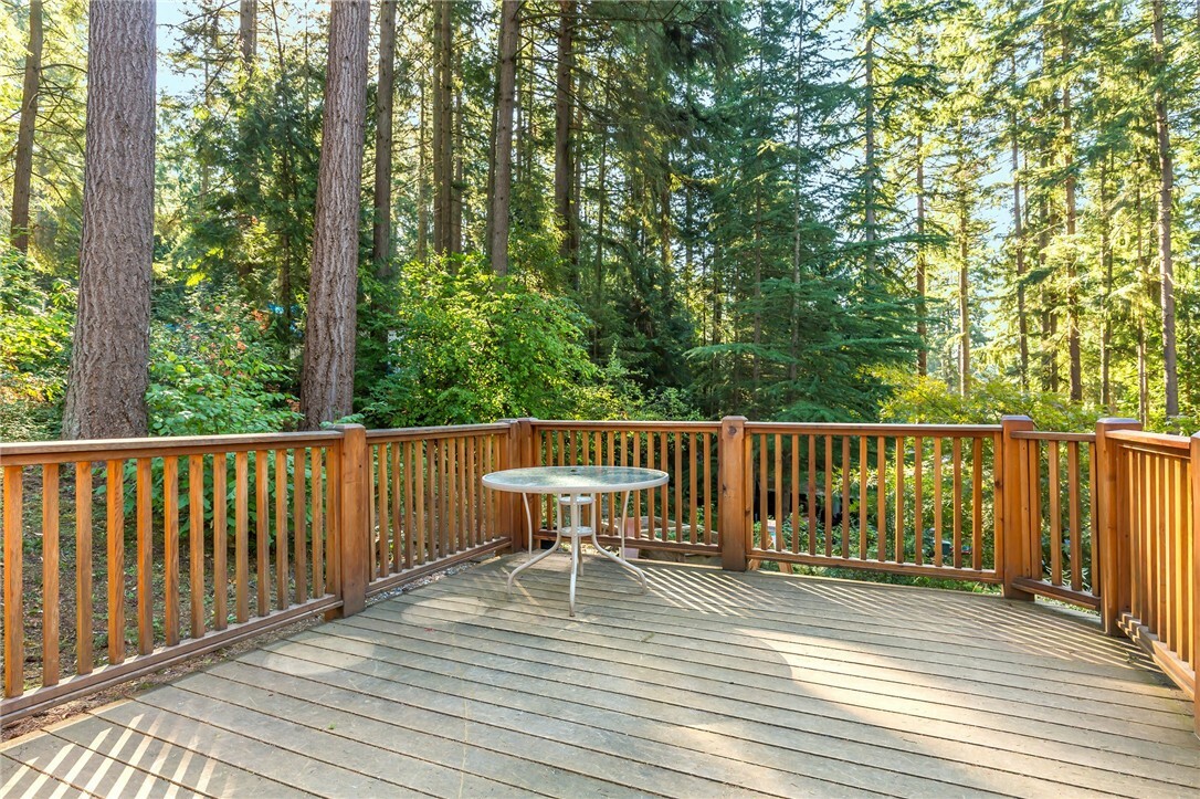 Property Photo: 18603 Butternut Rd WA 98037