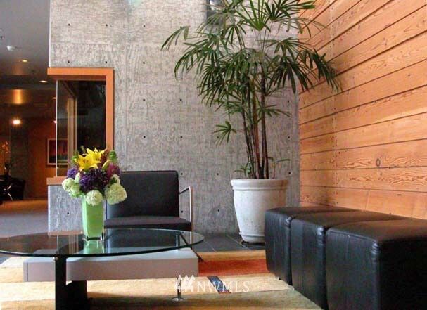 Property Photo:  2717 Western Avenue 9004  WA 98121 