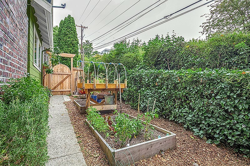 Property Photo:  1902 10th Ave W  WA 98119 